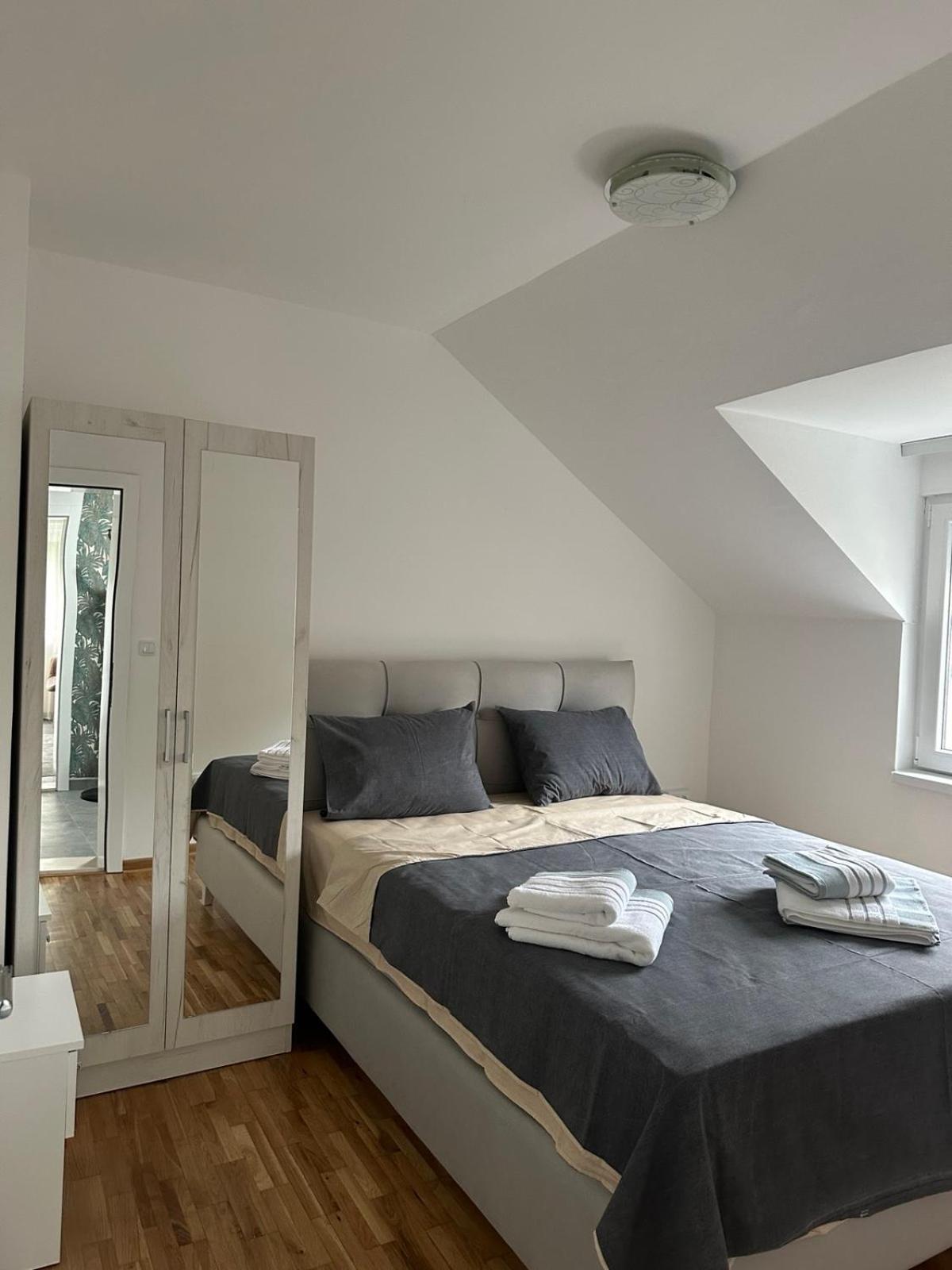 Apartment Holiday วรินรัชกา บานยา ภายนอก รูปภาพ