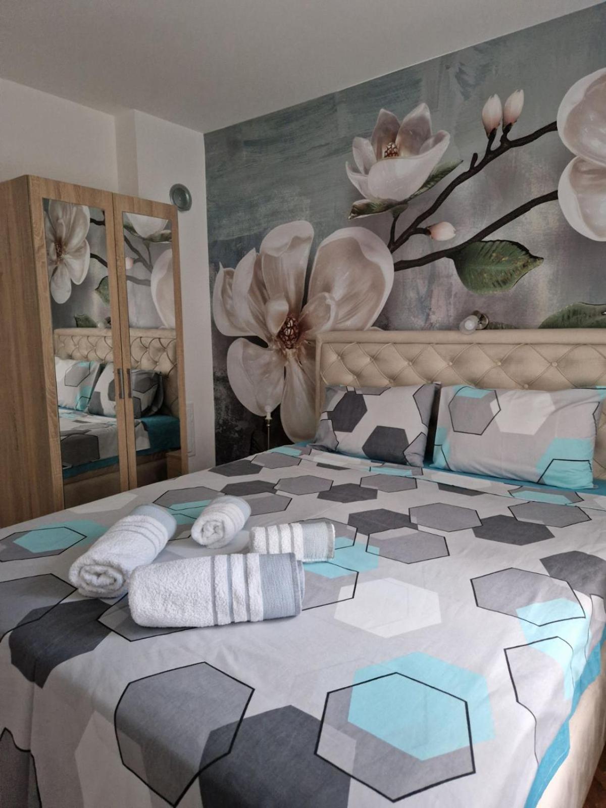 Apartment Holiday วรินรัชกา บานยา ภายนอก รูปภาพ